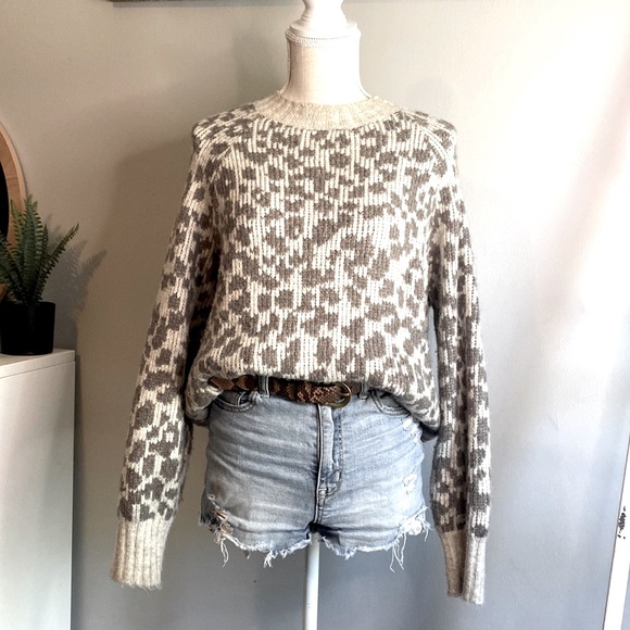 0️⃣1️⃣Chunky Animal Print Sweater - Picture 2 of 5